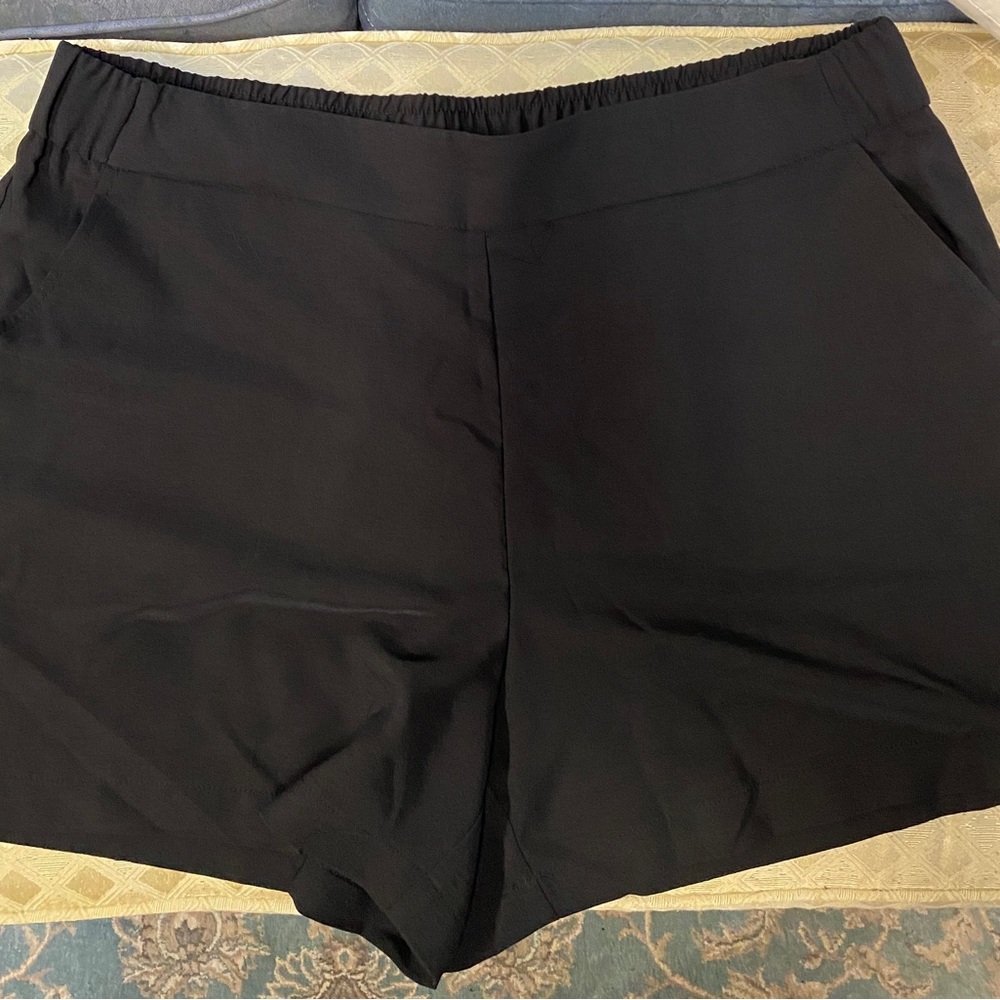 Black pull on shorts from Nine West